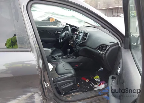 2019 Jeep Cherokee Trailhawk 4X4 z USA, uszkodzony, nr VIN 1C4PJMBX8KD210547